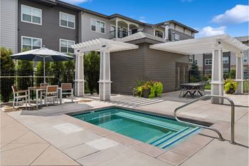 hot tub and outdoor lounging area at Carrick Bend apartments